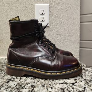 Dr. Martens | Cherry Rub Off | Size 8